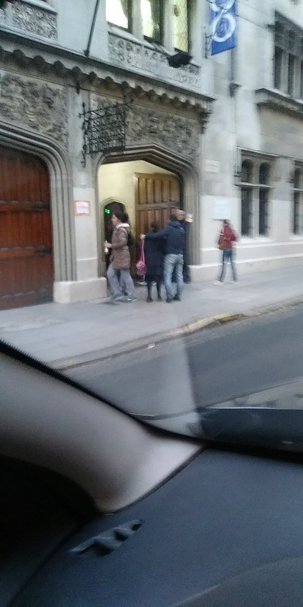Silviachamo's tweet photo. Las escuelas privadas trabajan pero las escuelas de los más pobres no trabajan para que esos chicos sean más pobre
#YoNoParo
#BuenMiércoles https://t.co/fH1ByjM6hg
