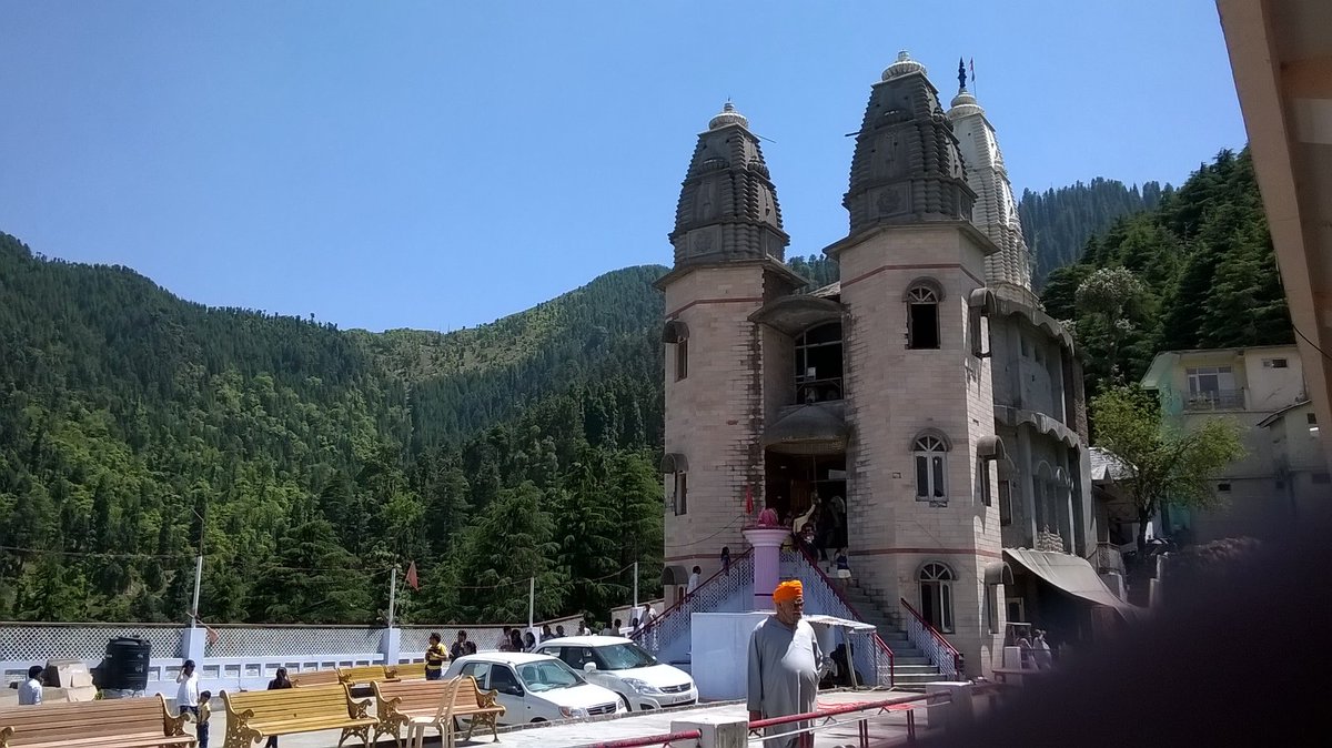 iamdinesh88's tweet photo. Thanks to Google for showing my old pictures , actually I was at #himachalpradesh at this time period ..

#wowpic
#Himalayas 
@Sasta24 @jahanvichaudhar @DKpidtaraka @Ruilalaloveeee @aim_216  @Keke558855888 @Travelito24 @tyrazafar @_nickie24_ https://t.co/DrSozyJ1dv