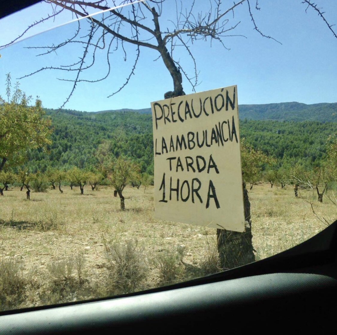 EnfrmraSaturada's tweet photo. La mejor señal posible para prevenir accidentes. https://t.co/XxwwAIO3dv