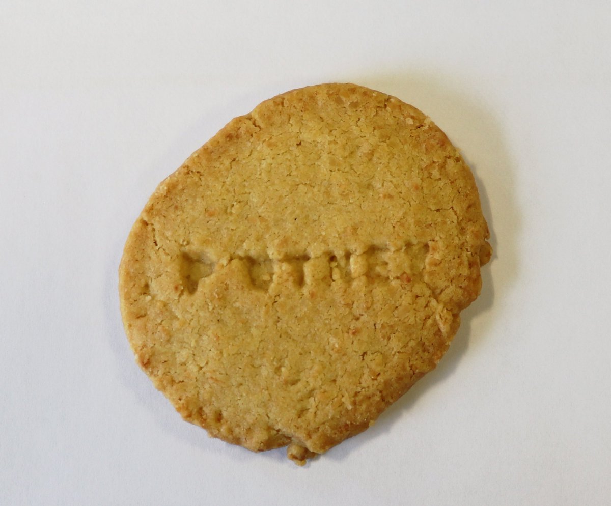putneyhigh's tweet photo. It's #NationalBiscuitDay. Check out our personalised Putney biscuits.
#biscuit #bakeoff #dunkable https://t.co/xaT6tgpzVf