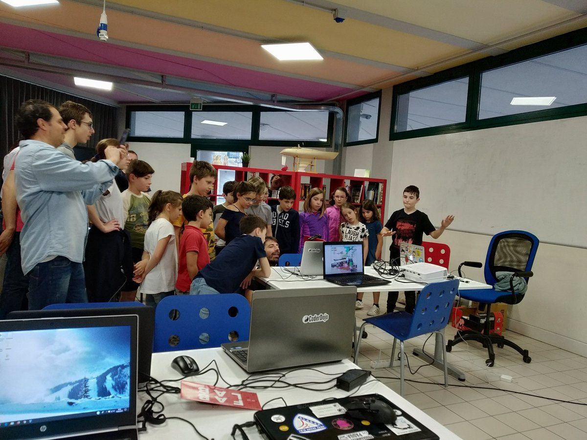 coderdojopd's tweet image. Ultimo entusiasmante evento prima della pausa estiva 😀 😀 😀 
con #CoderDojoPD al #TalentLAB