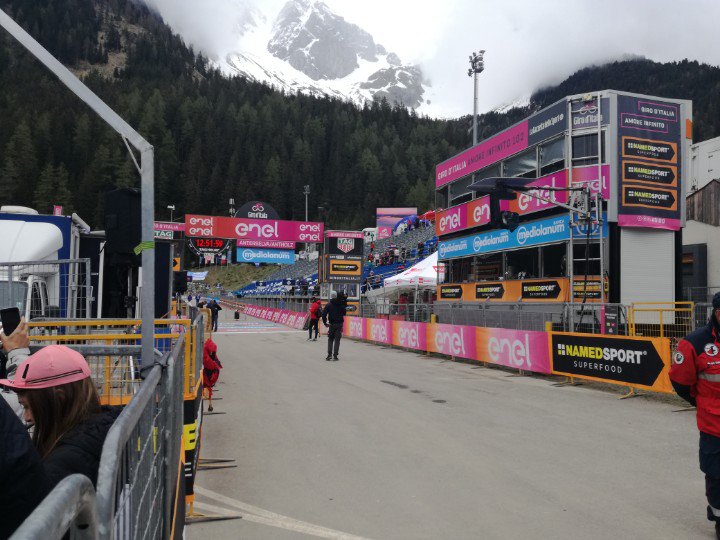 Quelchepassa's tweet photo. #QCPontheroad #InGiroColGiro oggi nel tempio italiano del biathlon, arrivo dall'alto contenuto scenico #Anterselva https://t.co/HUYpYXEN35