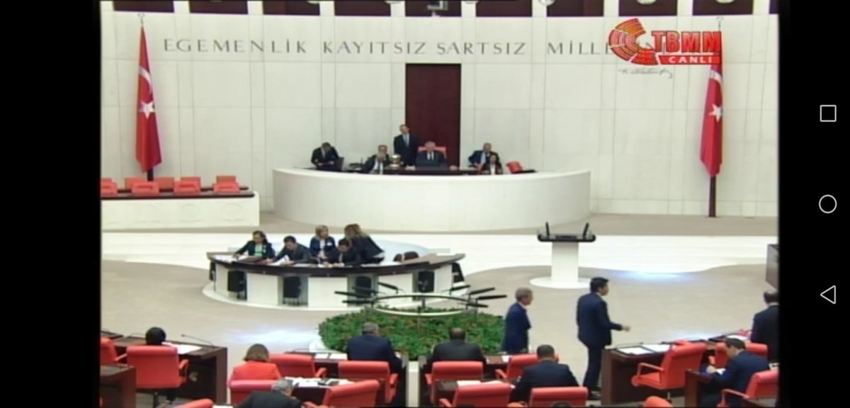 Karnaval2004's tweet photo. Arkada yazan söze bakın olanlara bakın hepinize selma olsun millet burda isteğimiz gündem oldu siz nerdesiniz @RT_Erdogan @Msb_HulusiAkar @kayaismail80 @mustafaesgin016 @yasinugurmv @TBMMGenelKurulu #TekTipAskerlik https://t.co/tFIOlm4nDS