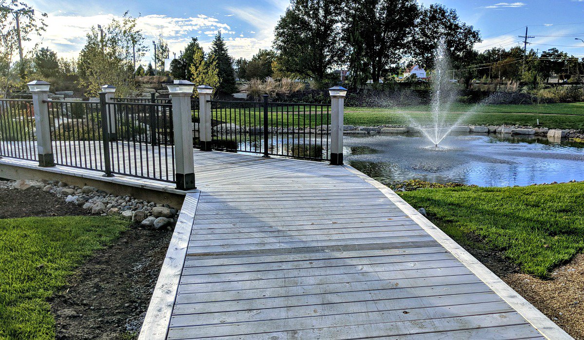 Make a grand entrance on your #weddingday walking across this bridge leading into our outdoor #eventspace! ow.ly/Axzb30oLHCZ #KCweddings