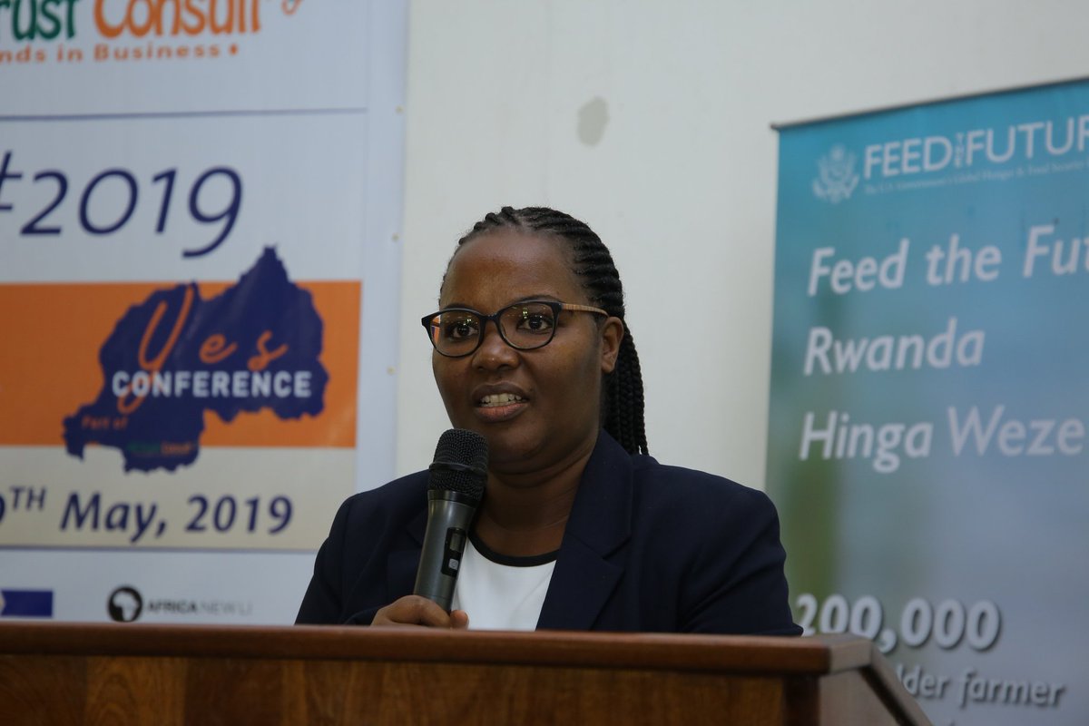 ryaf_agribiz's tweet image. Hon Minister @g_mukeshimana delivering her marks to the participants of #YESCONFERENCE2019 here at #KCEV and highlighted the contribution of government to support young entrepreneurs in agriculture who have a smart mind to become agribusiness oriented.