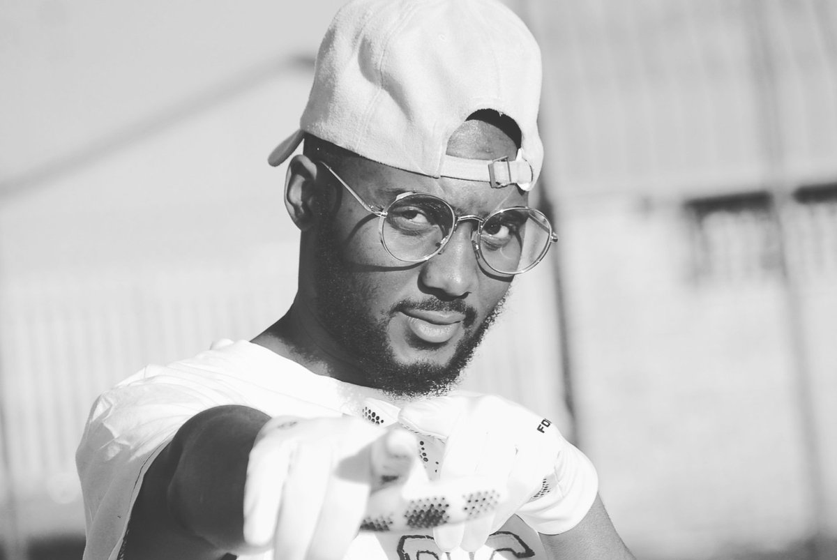 Sliz_sa's tweet photo. Sliz- FIRE EMOJI (ft. Ekzotic Music) 

NEW OFFICAL SINGLE DROPS THIS WEEK.😎

BE ON NOTICE. IT IS FIREEEEE INDEED🔥🔓

Tell the whole world that the boys got heat on the way. https://t.co/K9BA5bfbIV