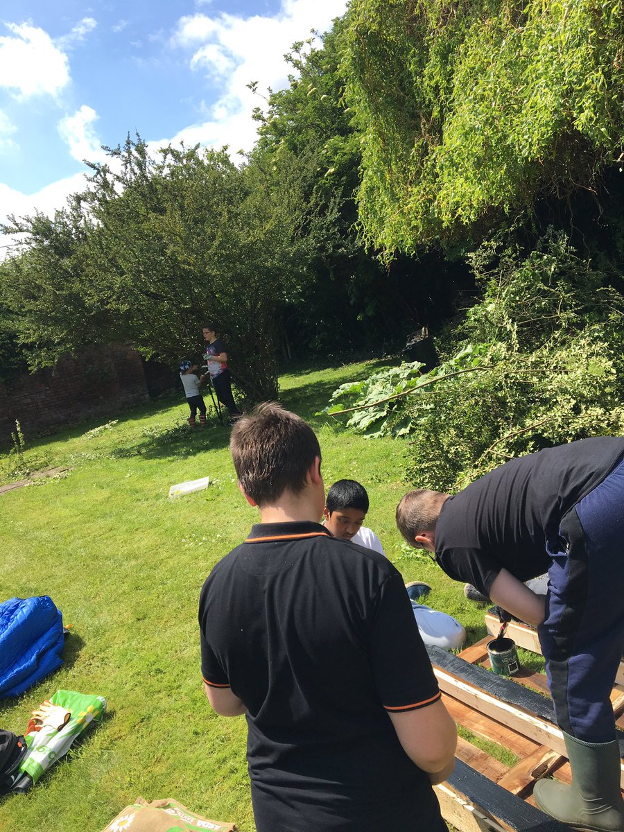 SCIENCE_BGS's tweet photo. #gardening @bostongrammar ready for #lincsshow2019 thanks to @BellsOutlet and #bowsers of Friskney 👍 https://t.co/p8gdO1R5Py