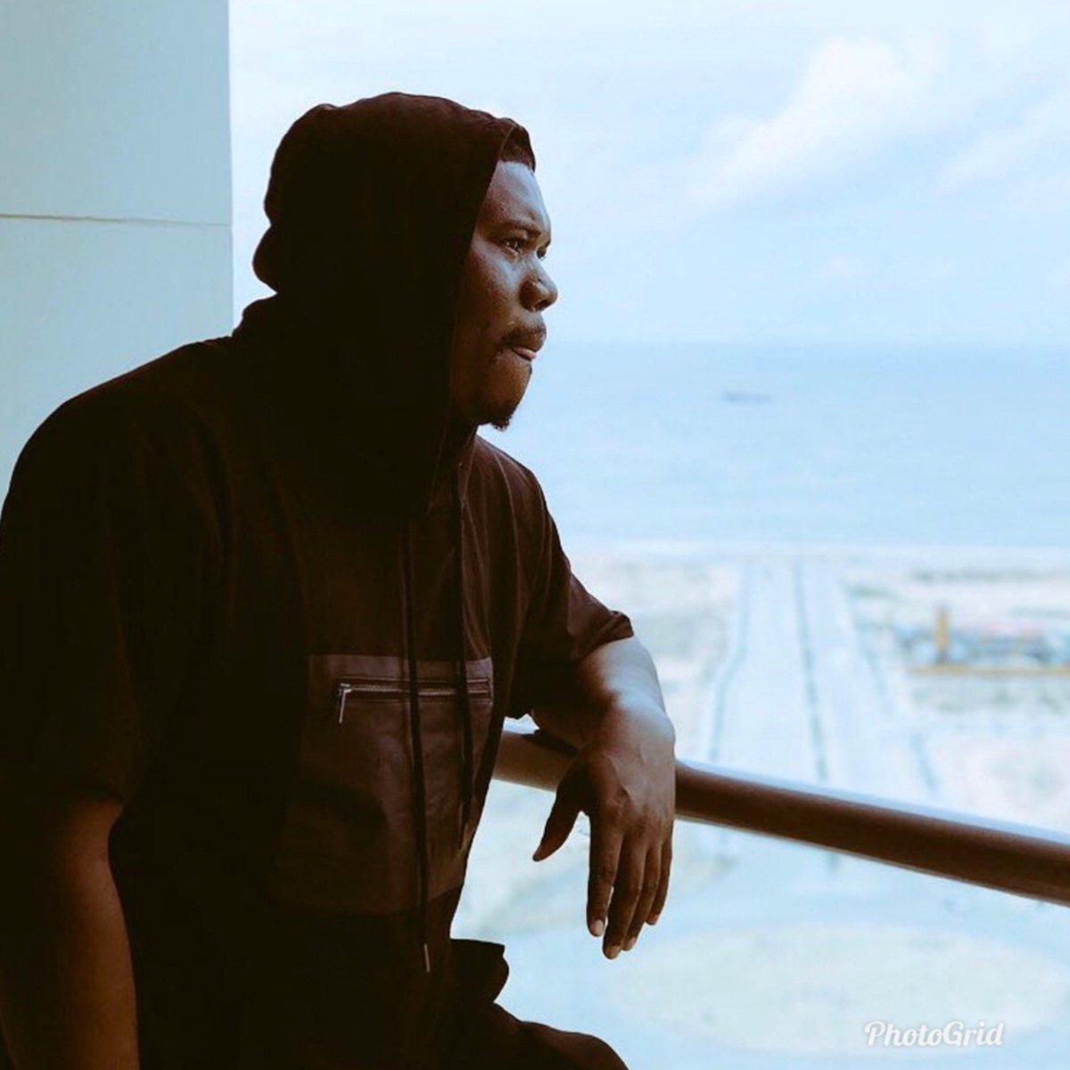 DTroyCopper's tweet image. Chidi - Writer, Ex-Pure water hawker, abandoned Mech Engineering for Digital Marketing, now a public speaker, aspiring Vlogger, Chief Curator at ListsNG, Cornell AFS Global Fellow, Future Awards Alumni, Savage, Co-Founder, Director, Creative Lead, #DevonTroyCopper. #DTCWay