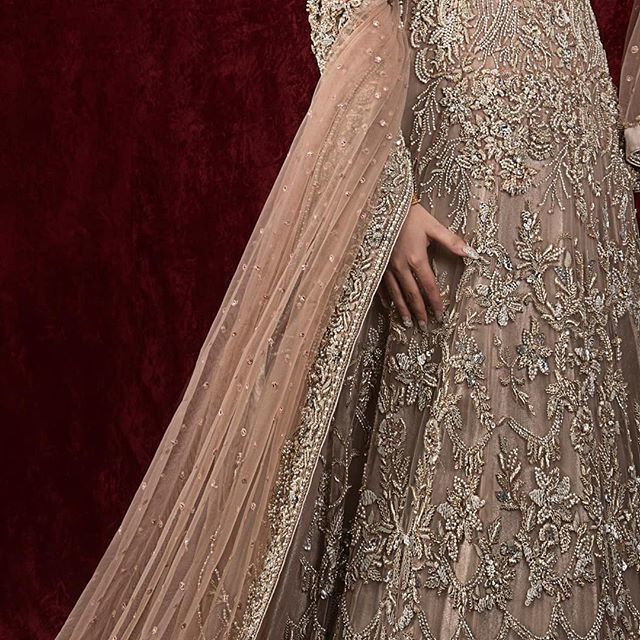 TooshStudio's tweet photo. Repost
Rose gold gown with beautifully intricate zardozi work, 3D lace patching, embellished with pearls, stones and feathers on tissue, net and French satin. Refined elegance for a stunning bridal look. .
#desifashion #pakistanifashionuk #secretcloset #… https://t.co/9WeYrxYuX4 https://t.co/rZlr1uFsry