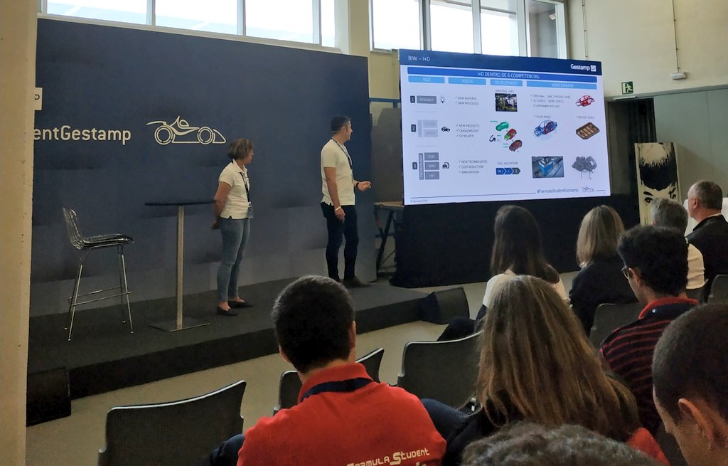 UVigoMotorsport's tweet image. ¡Seguimos en #FormulaStudentGestamp con una charla sobre la innovación y la formación! 🎓