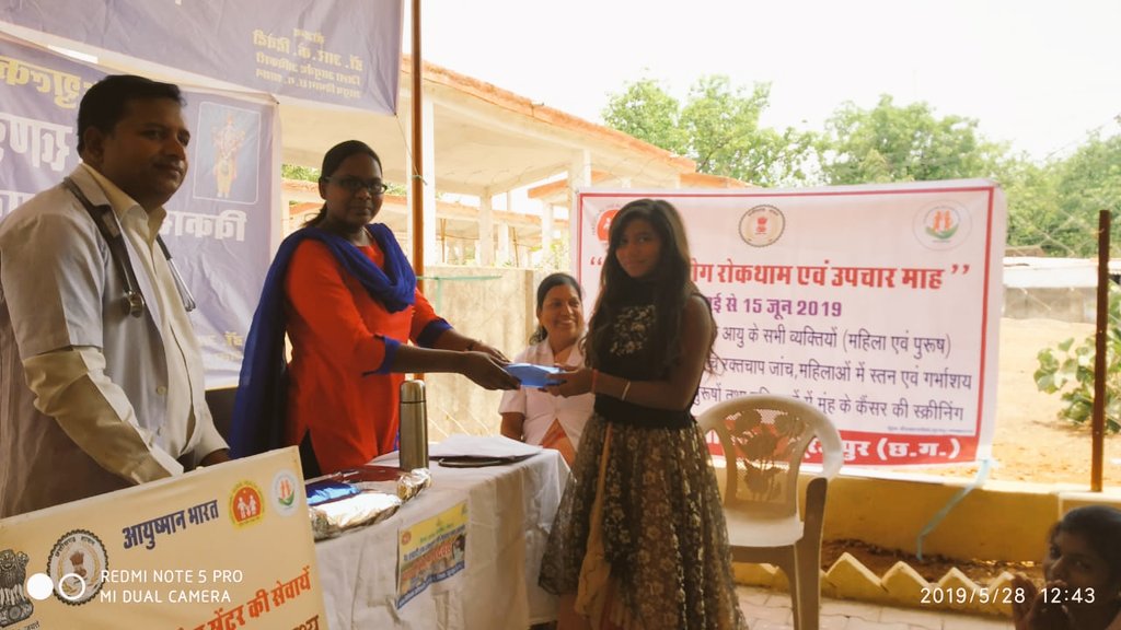 shreeporna1's tweet image. Yes we BLEED and we are NOT ASHAMED! 

Adol. girls sensitized on menstrual hygiene @SurajpurDist #AyushmanBharatHWCs through sports, quizzes, sanitary pad distribution &amp;amp; videos. #menstruationmatters #MHDay2019 #endperiodstigma #SwasthaBharat @DeepakSoni_1 @PriyankaJShukla