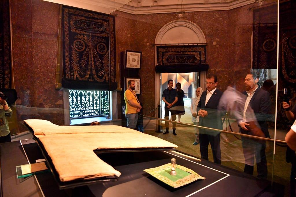 ekrem imamoğlu hırka-i şerif için "aynısı lc waikiki'de 40 lira" dedi.