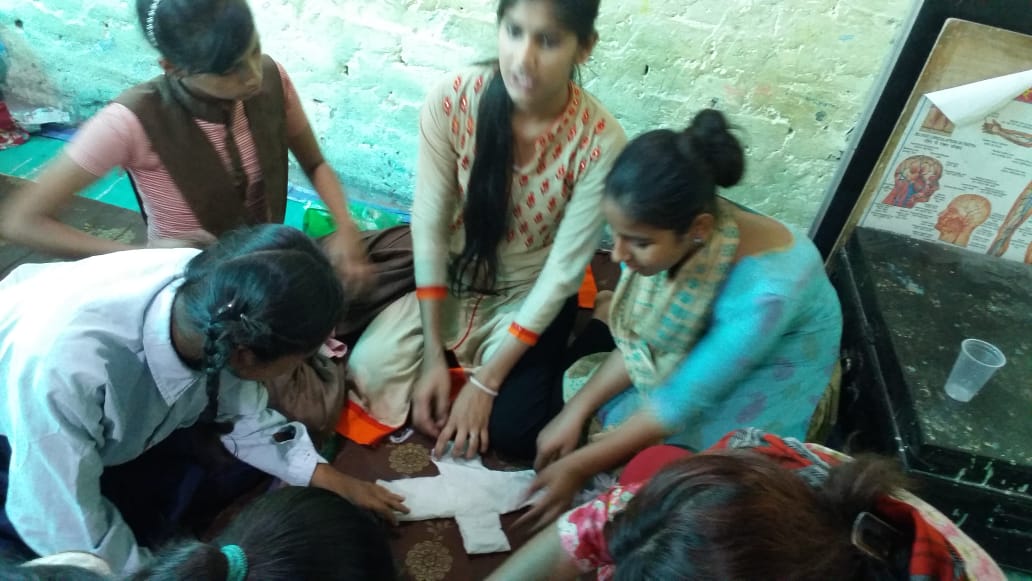 MamtaHIMC's tweet image. #MenstrualHygieneDay : Girls learning to make reusable /cost-effective sanitary napkins under #ProjectUday being implemented with the support of @HCL_Foundation in #Noida, #UttarPradesh 
#MenstruationMatters #SafePeriods 
@NidhiPundhir08 @ChakravartyAyan