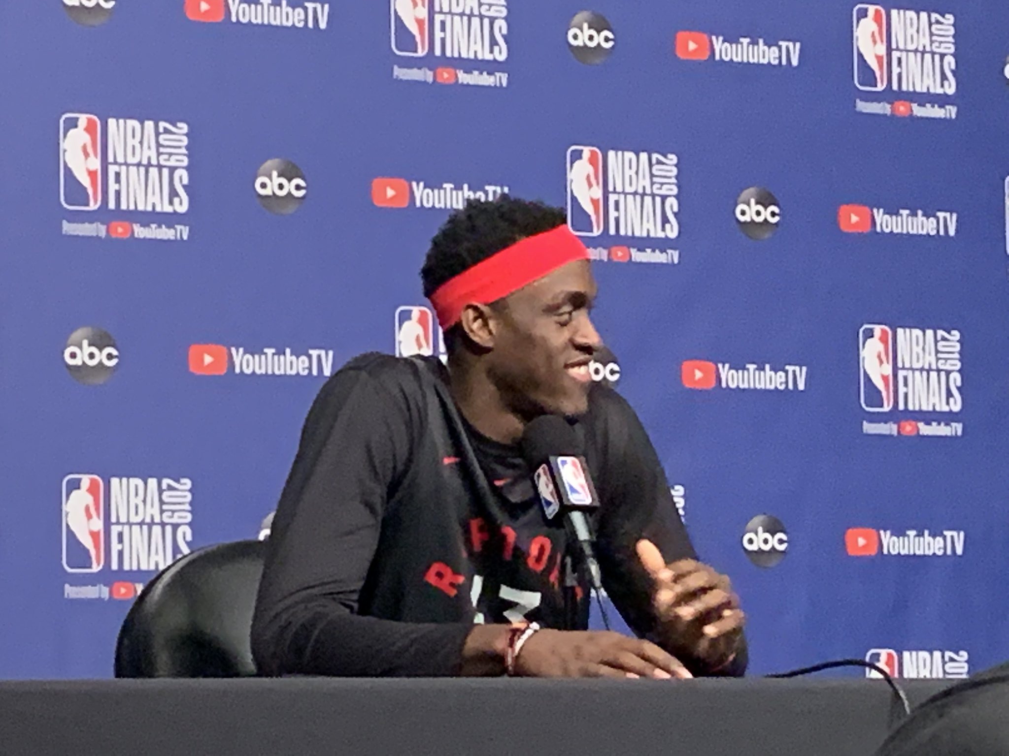 Devin Heroux Pascal Siakam Lights Up When One Of My Radio Canada Colleagues Asks Him A Question In French And He Gladly Responds In French Wethenorth T Co Jdixje9ez6 Devin Heroux Pascal Siakam Lights Up When One Of My Radio Canada Colleagues Asks Him A Question In French And He Gladly Responds In French Wethenorth T Co Jdixje9ez6