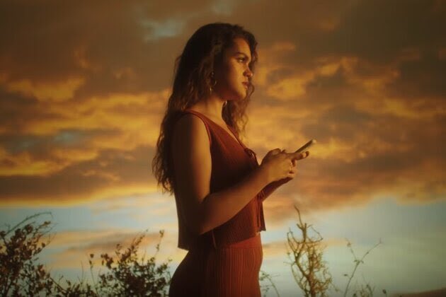 titixcucu's tweet photo. acabo de dedicar 5 minutos a escuchar el relámpago con auriculares a volumen alto y ojos cerrados para poder centrarme únicamente en la magia de amaia y olvidarme por un momento de la mierda de la universidad https://t.co/fRNjtAfA12