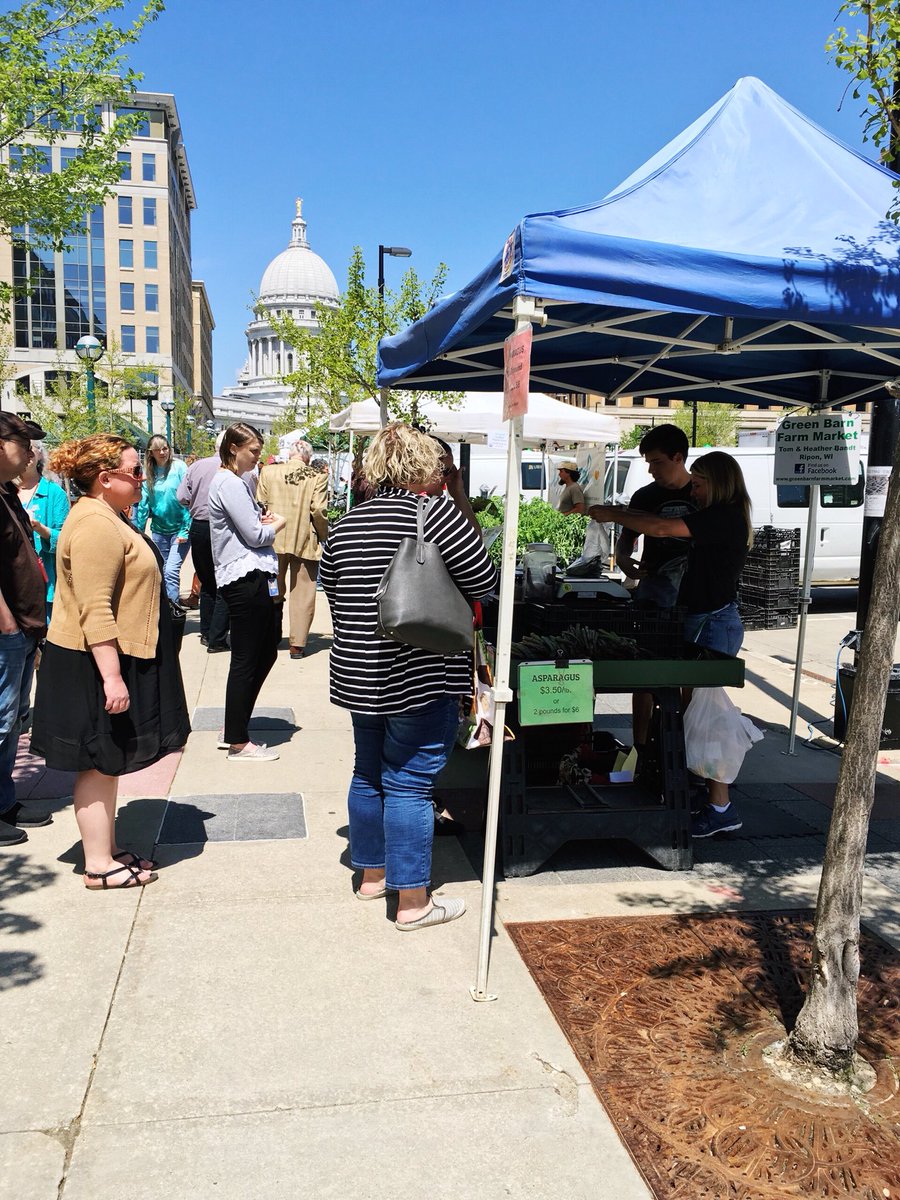 JSMPROP's tweet photo. Living near the Capitol has so many perks... starting with being close to the #danecountyfarmersmarket! Every Wednesday from 8:30am-1:45pm there is an outdoor market on the 200 block of Martin Luther King Jr Blvd. Find your favorite plants, veggies, cheeses, etc. 🌱🌽🧀 https://t.co/D0W4nnjUiy