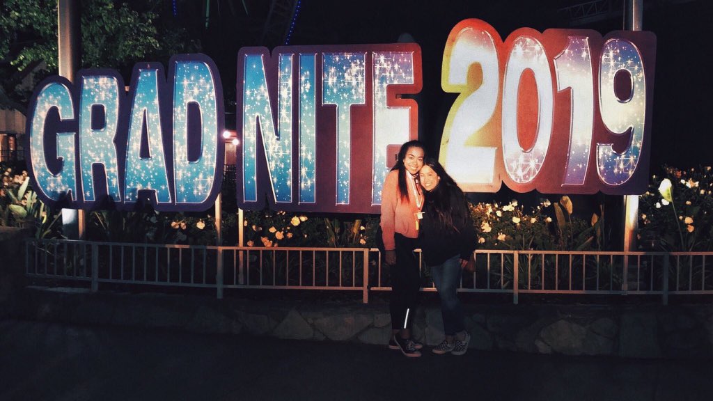 GradBashSquad's tweet image. Grad Bash at Universal Studios Grad Night! Gonna be Lit! Having fun before college and our highschool chapter ends! Great memories make memorable stories! 💙💛💚❤#MeetMarshmelloUniversal #classof2019 #gradbash2k19 #gradbash #graduates #friends Universal Studios Hollywood