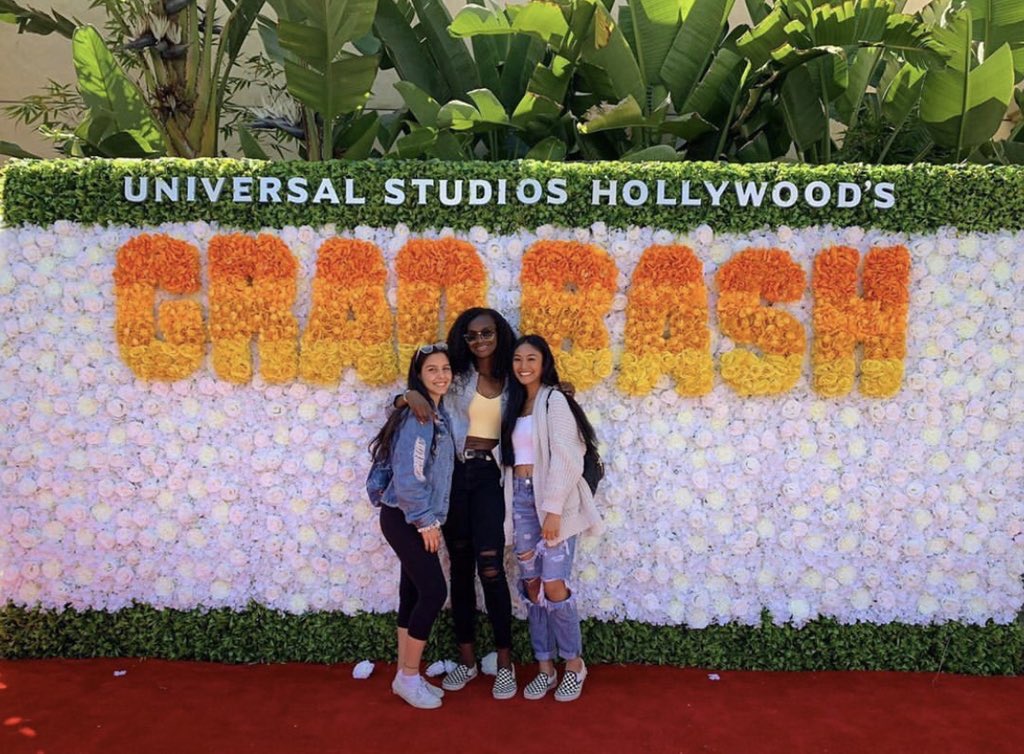GradBashSquad's tweet image. Grad Bash at Universal Studios Grad Night! Gonna be Lit! Having fun before college and our highschool chapter ends! Great memories make memorable stories! 💙💛💚❤#MeetMarshmelloUniversal #classof2019 #gradbash2k19 #gradbash #graduates #friends Universal Studios Hollywood