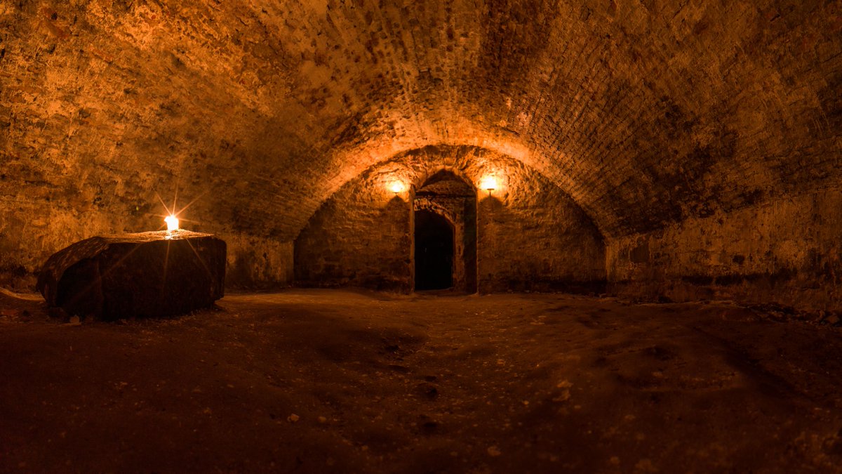eicc's tweet photo. On Local History Month, we're digging deeper into the historic secrets of #Edinburgh, including the 29 vaults completed in 1788 underneath the South Bridge - brave enough to explore them? #localhistory19 #makeitedinburgh https://t.co/I5iiyIgcfo