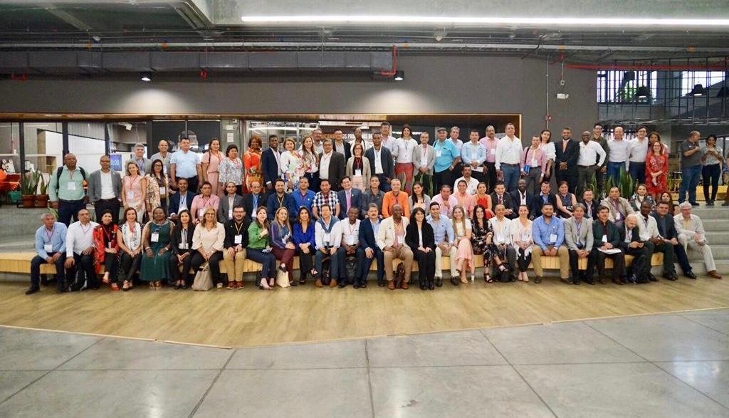 Educacioncord's tweet photo. II encuentro de Secretarios de Educación en la Ciudad de Medellín, surge de este encuentro para nuestro Departamento la posibilidad de postular predios de Instituciones y Centros Educativos Rurales para mejoramiento de Infraestructura Educativa de nuestro Dpto. @paulamoralesoto https://t.co/14oy4DHAdr