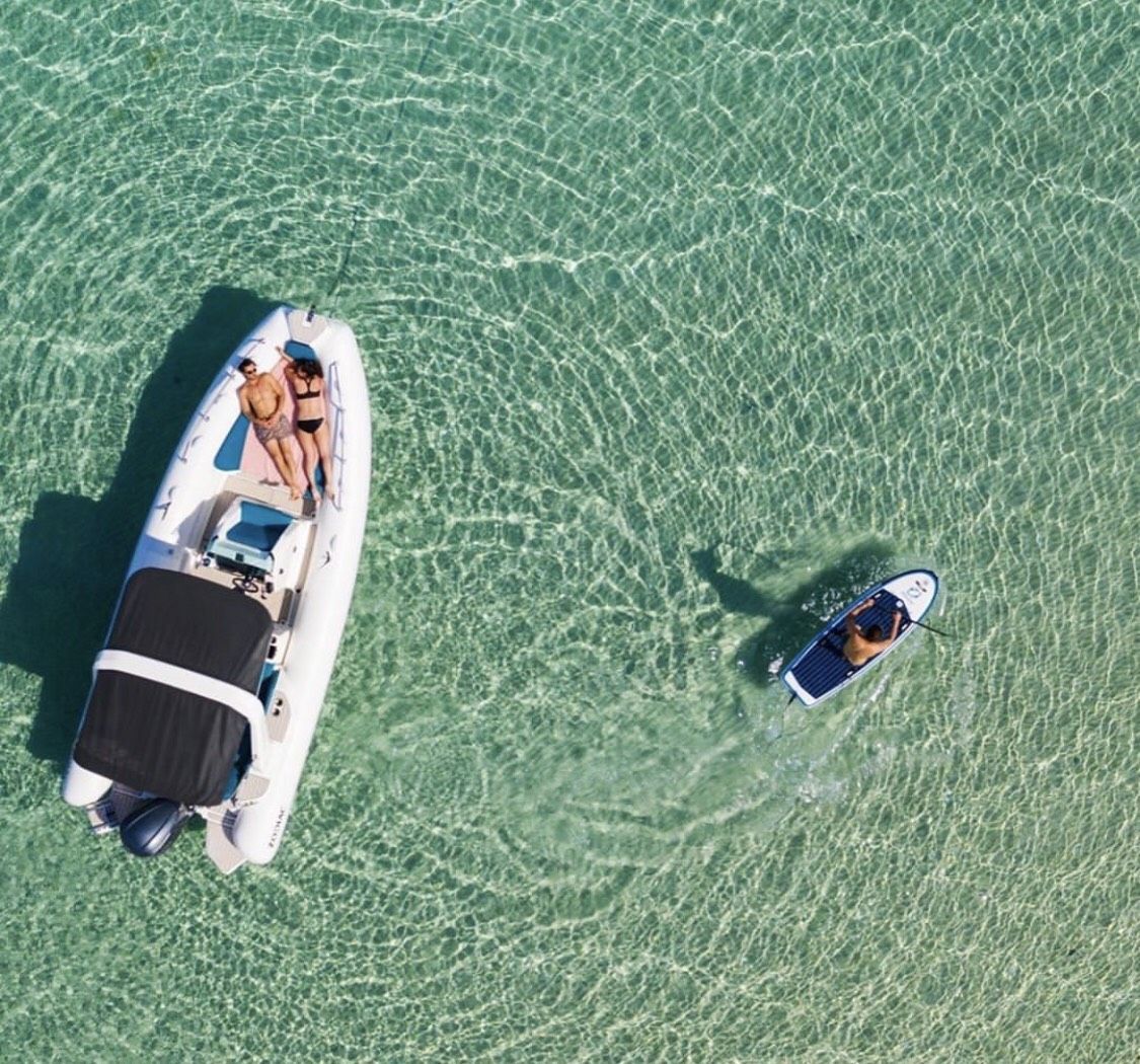 AnonymSup's tweet photo. Crystal Clear Water - Nice environment to ride. 
.
.
.
Credit: Paul Rioux &amp; @ZodiacNautic ///
#anonymsup #wearewhatwesurf #zodiacnautic #zodiacsport #keepexploring #suppocket #paddle #sup #standuppaddle #boat #isup #inflatable #paddleboarding #supboarding #paddleboard #crystal https://t.co/bRL9keGEsl