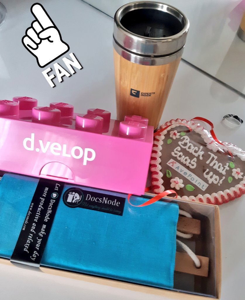 EdytaGorzon's tweet image. In my opinion the best swag set of #collabsummit 2019 ✌ these sponsors truly care about good stuff! #SharePoint #Office365 #sharingiscaring #loveit