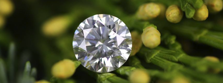 Did you know that buying a loose #diamond versus a diamond set in a ring is a thing? You not only can save thousands on your #engagementring but get a larger diamond to boot! brilliance.com/loose-diamonds