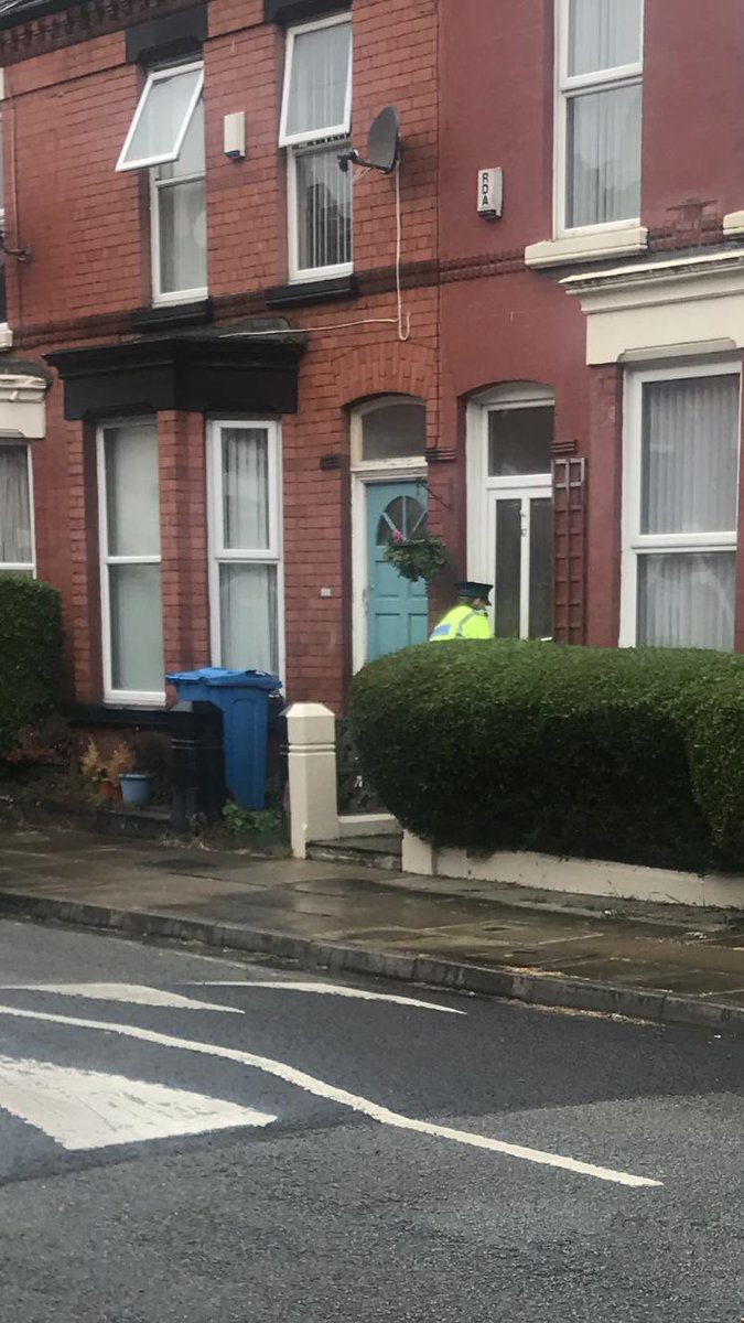 MerPolAdmiralSt's tweet photo. Officers are out this evening around the ‘Dales’ L15. This is in reference to the recent increase in vehicle crime. Please ensure your vehicles are locked and secure. https://t.co/GNXjxoLDcX