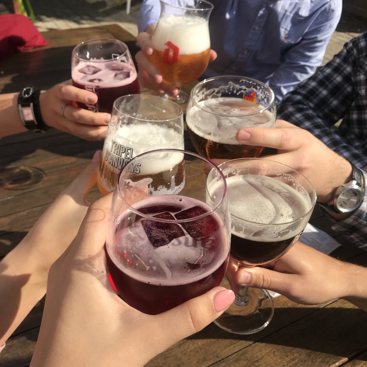 MeesLynn's tweet image. Het zit erop! Nog snel een beetje moed indrinken en dan die presentatie knallen!! 🎉🎉 #masterMPC #TiB