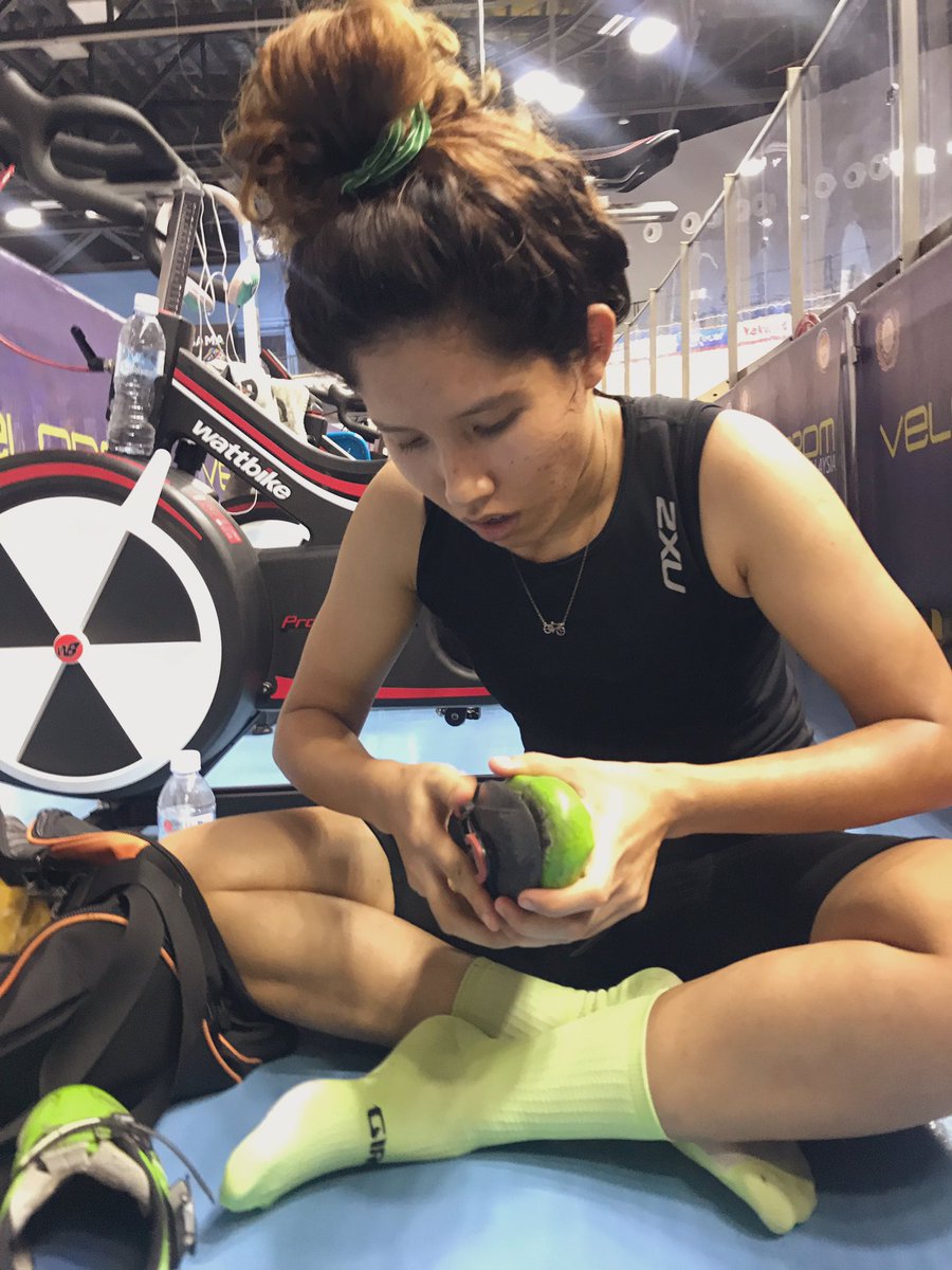 Adillathunder's tweet image. Aiman bawak balik Rembau jumpa wan sebelum raya sebab raya tahun ni balik Penang :) thank you sayang :) lepas balik kampung terus pergi training lepastu tapak kasut tercabut :( . #18days of concussion . #pinktbi #brainconcussion