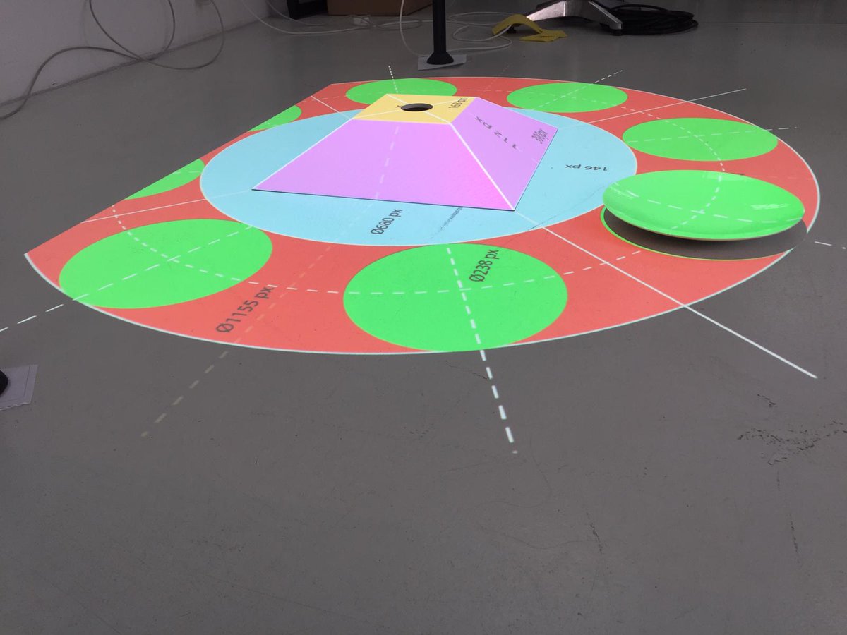 Während des feinen Diners einen Rundflug durch’s Weltall genießen? Im Rahmen eines großen Firmenjubiläums servieren wir im Auftrag von applegreen events eine bunte Projection Mapping-Mischung von Highlights aus der Firmenhistorie bis hin zu neuesten Entwicklungen. Wohl bekomm’s!