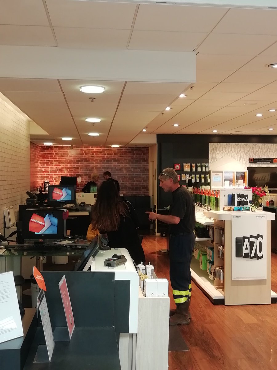 remy_mtn's tweet photo. #OrangeProSudEst la semaine des pros @GDT Martigues! #TouslessouriresGdt #rdvexpert satisfaction client et conseils pro grâce à la team 🙏 🔝✨🥇 @pascal_sartori @padanest @ClementiCris @CChibouni @rathery @julienclaraz @alcommault @fredcolard @fabiensko @OrangePACA @OrangePro https://t.co/uFU4RUF5kw