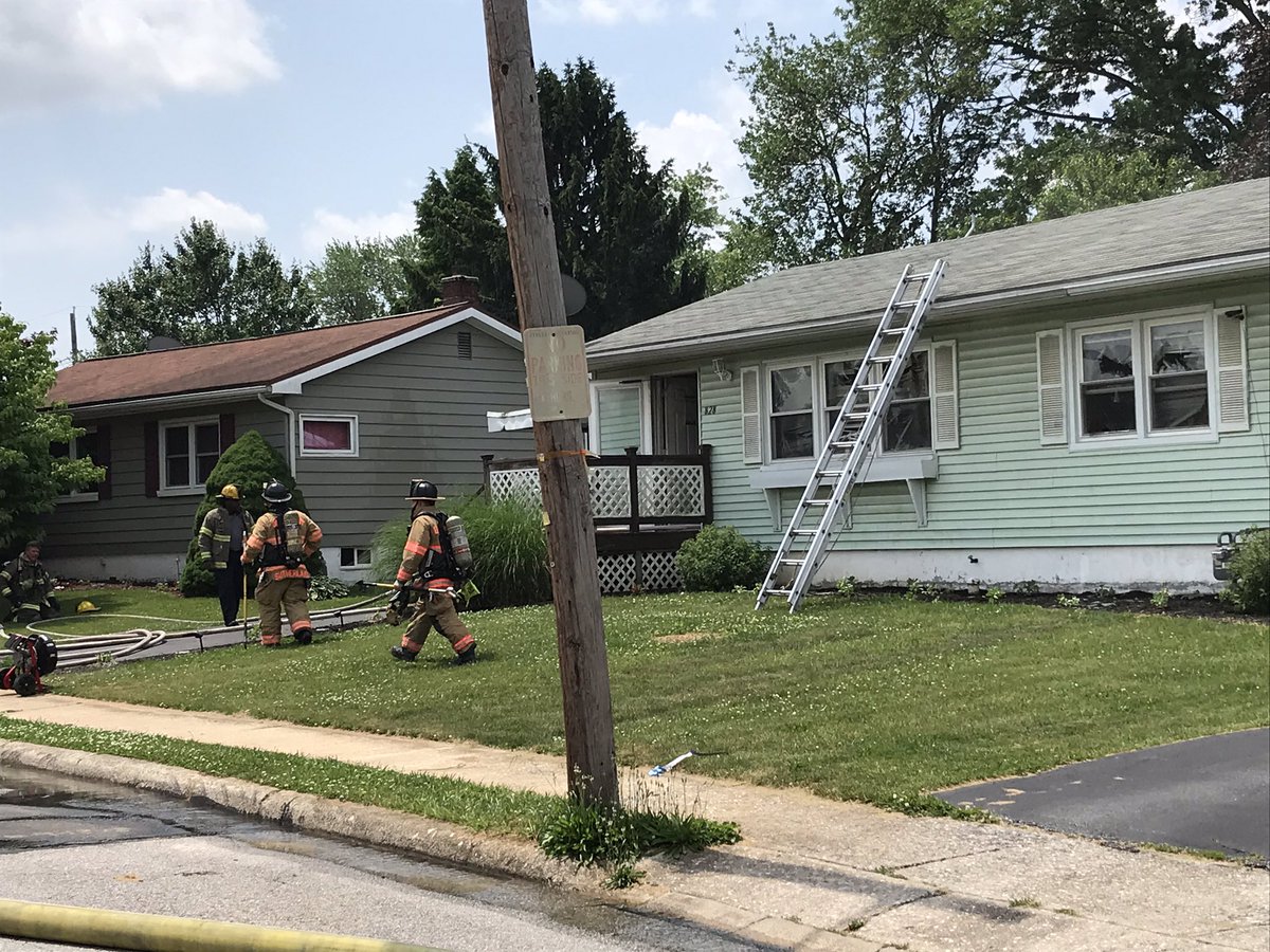 edweinstockWGAL's tweet photo. Fire in York ciity Gunnison road near Kelly drive https://t.co/Tp8sBH9rWI