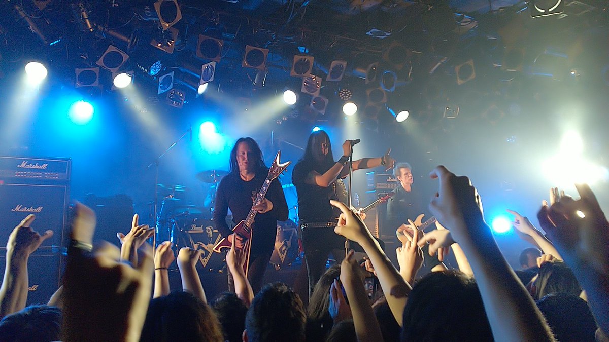 KIXXX_METAL's tweet photo. 超伝説的なメタル界ABOTT兄弟が隣同士の墓標となったというニュースを見たら、今でもAMOTT兄弟のメタルプレイを見れるっていう環境はとても貴重で幸せなんだと思う。
#AMOTT #BROTHERS #blackearth #ARCHENEMY https://t.co/Q9FaGdNA0p