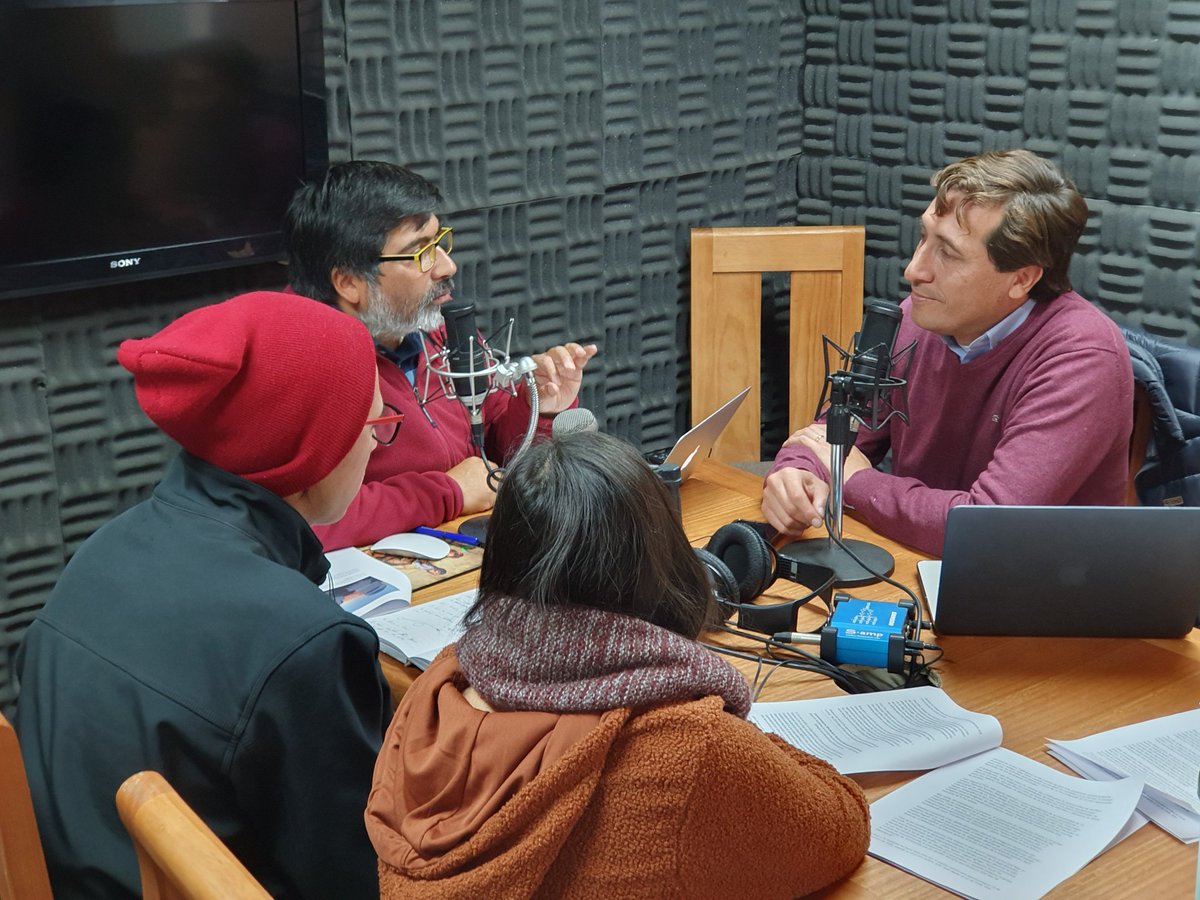 lavozdelnortecl's tweet photo. Gracias por la sintonía de hoy #enlarutadeleclipse en @radiomaderofm Hablamos con Juan Seguel del Observatorio Tololo y los alumnos de astronomia de la ULS, Gabriela Barrios y Sebastian Bustos. @cerrotololo @ivancastro @sernaturcoquimb @SegegobCoquimbo @GoberElqui @JSeguelB https://t.co/RhtWmeZGWA