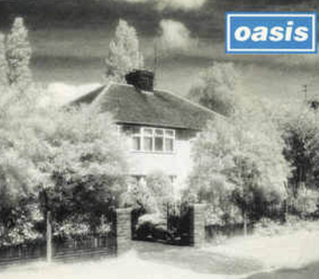 Oasis Live Forever from the album Definitely Maybe. Happy Birthday to the  amazing Noel Gallagher 