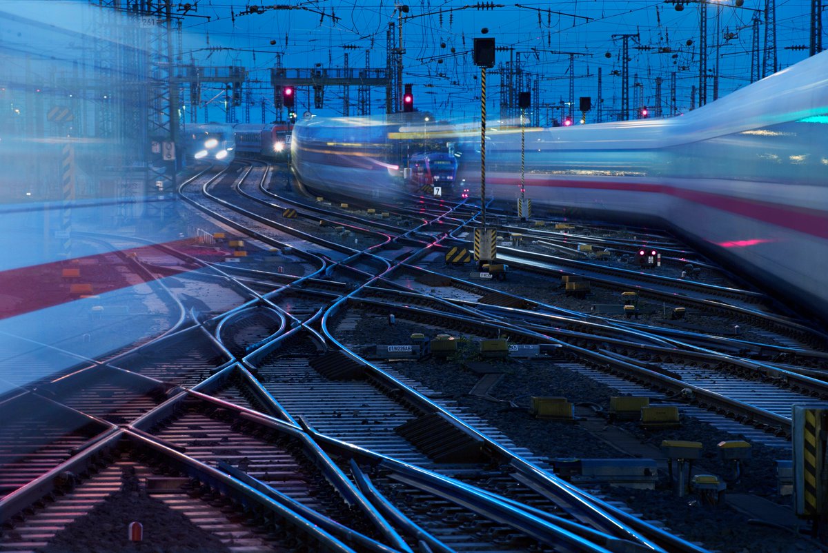 euler_kay's tweet photo. DB-Infrastrukturvorstand Ronald Pofalla im Gespräch mit der @saechsischeDE: „Wir reden nicht nur über Digitalisierung, sondern sind bereits mittendrin. Die Digitalisierung bringt bis zu einem Drittel mehr Kapazität auf der Schiene. (...) Sachsen wird dabei absoluter Vorreiter.“ https://t.co/PSkwlv0I0l