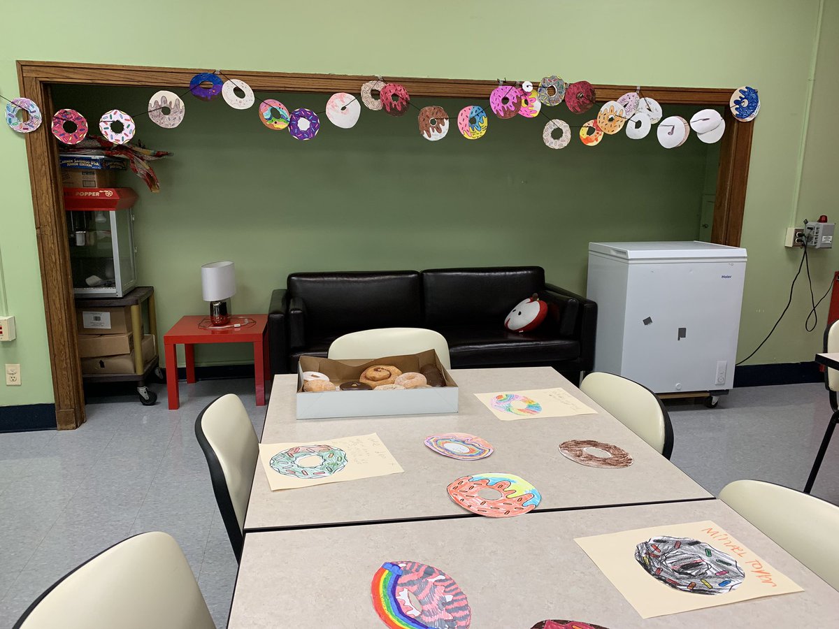 JeffKnappD36's tweet photo. When your buddy school surprises you at the end of the school year as a way of saying thank you! #D70Raptors @Kmpbis #NoReallyThankYou #LetsDoItAgain 👊🏻😀 https://t.co/KwoPA4KXrZ