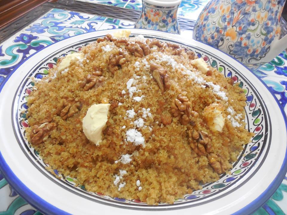 RFISS / ZIRAWIUn mets sucré traditionnel à base de galette émiettée, dite mbesses, ou de pâte feuilletée servant à la préparation du msemmen. Se consomme à l’occasion des grandes fêtes comme l'Aïd, mariages et naissances. Servi en dessert, souvent accompagné de leben.