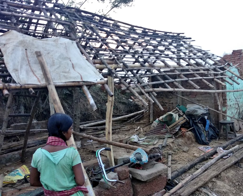 biswajitmohanty's tweet image. #CycloneFaniUpdates Wonder how this family whose hut has been destroyed by the cyclone will be compensated ? They are landless "encroachers" who built the house on govt land ! @SRC_Odisha should list such landless families and direct the collector to allot homestead land first