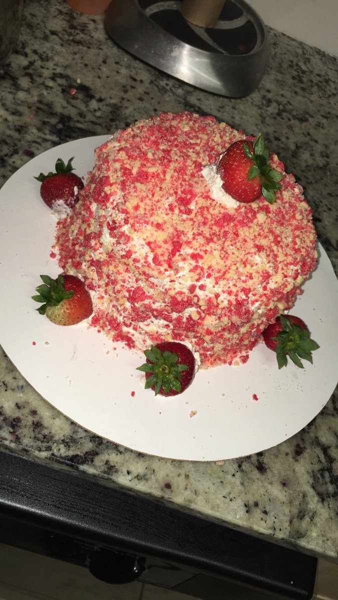 hiiambriiittttt's tweet photo. Strawberry Saturdayβs are back β€οΈ June 1st β€οΈ Place Your Order Now
Cupcakes- $15
Strawberries-$20 w/ Bling $25
Strawberry Shortcake Cake - $30
Retweet. Quote. Favorite β€οΈ One Person Will Receive a Free Dozen
#TheSweetestBitee https://t.co/oZ3y5s7KdW