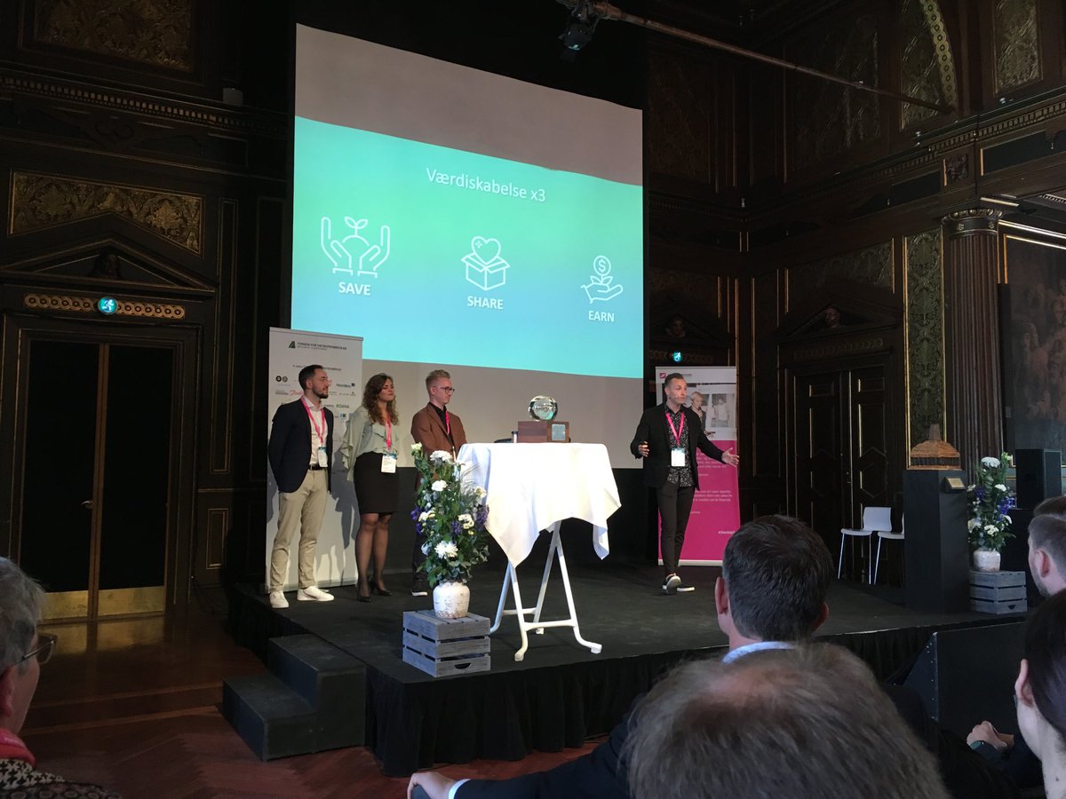 augusta_lene's tweet photo. Fantastisk engagement ved DM i entreprenørskab 2019. Både deltagere og undervisere er toptunede. Her UCNs team Smartpant, som er et af 5 hold fra UCN #ucndk #ucdk #ffedk https://t.co/9c7ix2hIKk
