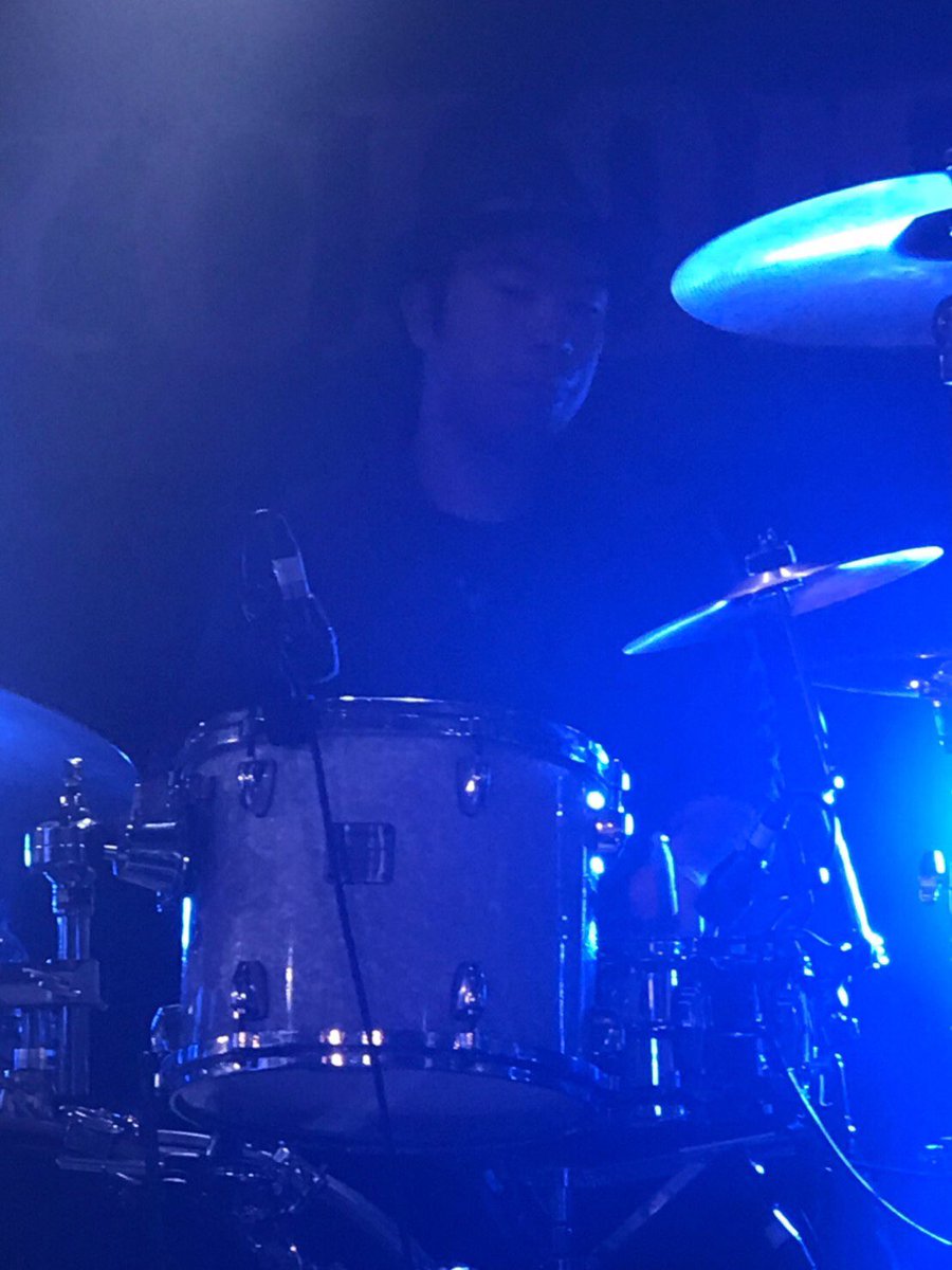 Velf1108's tweet photo. [ご報告]
活休前ラストライブ本当にありがとうございました。
多くの人達に出会い支えてもらっていた事を改めて感じる時間でした。

もうあまり多くは語りません。
「感謝」この言葉が僕らにとって全てです。

またいつか皆さんの前に姿を見せる時は、更に進化してステージ立ちます。 https://t.co/1cl766de48