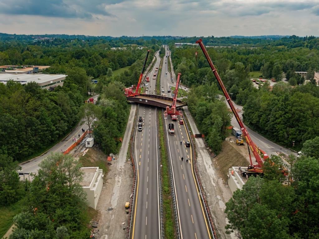 MassimoSertori_'s tweet photo. 🔴🔴 I lavori di posa del #Ponte di #Annone procedono. Guardate dalle immagini.
A breve vi comunicheremo l’orario di riapertura della #Statale36! Seguitemi 😉 https://t.co/MCLA691YSd