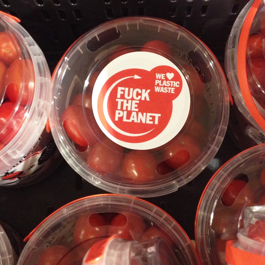 Aah, eindelijk is Tommies Snackgroenten een keer eerlijk over hun milieu vervuilende plasticverslaving.