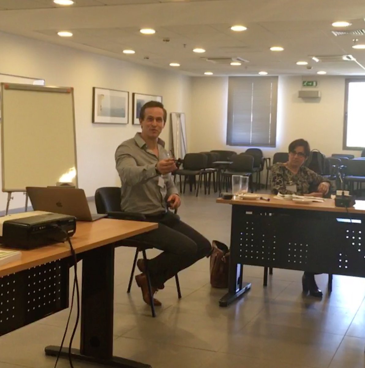STEPIN_project's tweet photo. @VaasaETT CEO Philip Lewis hosting discussions launched by working groups interactions, and presenting the different outputs from our Network of Interest working groups. Very interesting debates and exchanges! #energydays #EUSEW19 #StepinNoI #energypoverty https://t.co/lRRzuift07