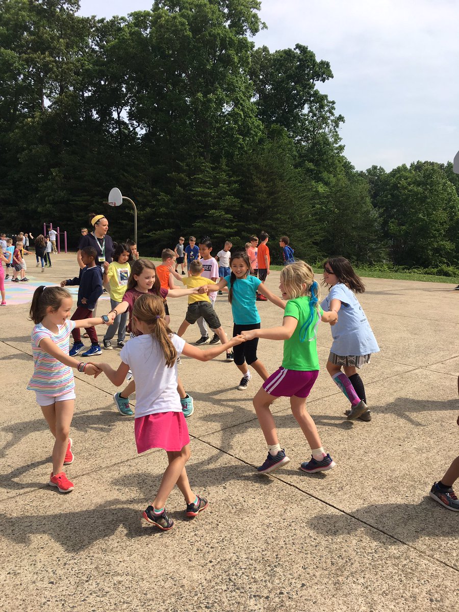 franklins_class's tweet photo. It is the final countdown!!! Day 10, yesterday, was Dance Party!  What will balloon #9 be?? #TMESEagels @DarguschMrs @modenasclass @Hafleyts @Trottiers_Class https://t.co/PZc2jPe1ZT