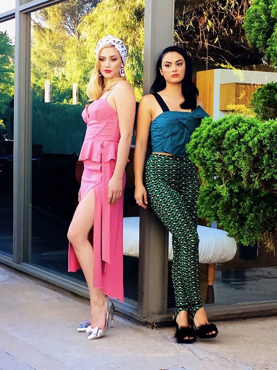 Betty Cooper tweet media