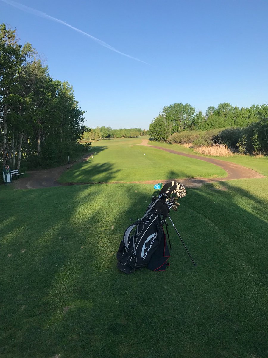 Perfect morning for golf, can’t believe ⁦<a href="/kappel22/">Derek Kappel</a>⁩ hit the snooze instead of this! #wellarcontracting #6am