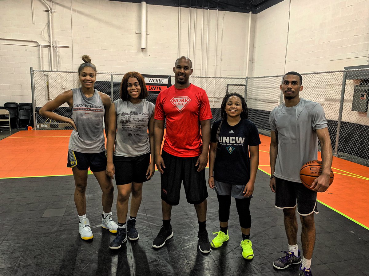 CoachGodwin's tweet photo. Last year was great for the crew. Time to reinvest. 💪🏽🏀 #God1st #WorkUntil #Ambition #bball #training #inthelab #Dmv #Md #inthelab #workforit #OFFSEASON https://t.co/m8t46bIFod